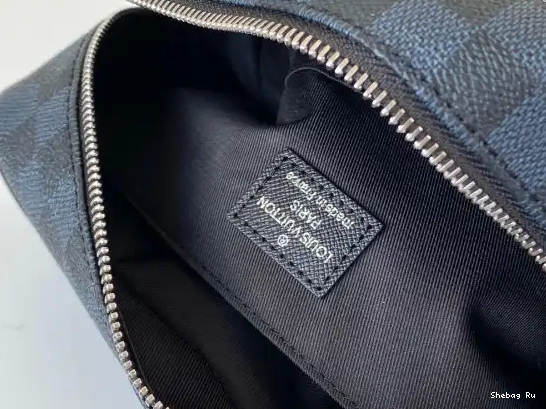 POUCH LOUIS VUITTON TOILETRY 0617